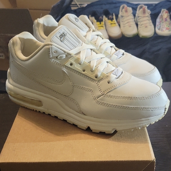 Nike Air Max Limited Rare Triple White (2014) Mens 11.5 EUC - Picture 3 of 10